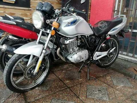 Moto Suzuki
