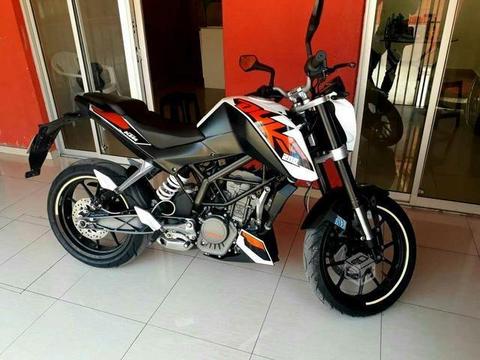 Moto ktm duke 200