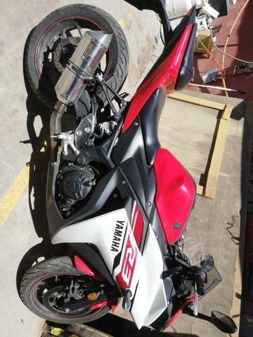 Moto Yamaha R3