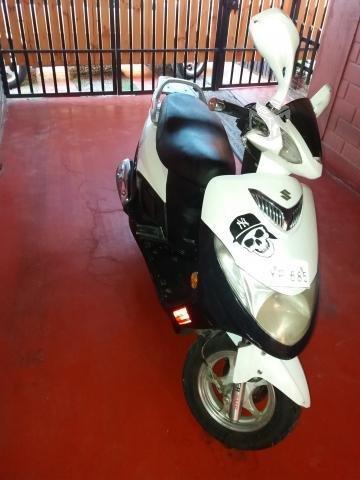 Moto scooter suzuki