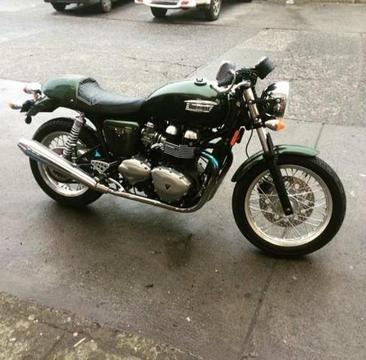 Triumph thruxton 900 cc cafe racer