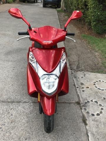 Honda new elite al dia