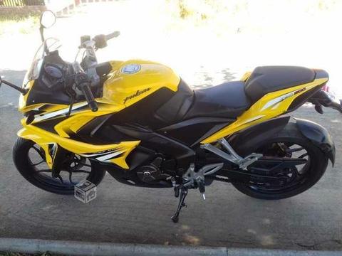 Bajaj pulsar rs200