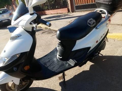 Moto scooter suzuki AN 125