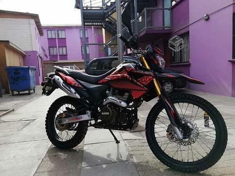 Moto Um 250 año 2018