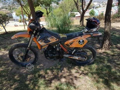 Moto UM 200cc
