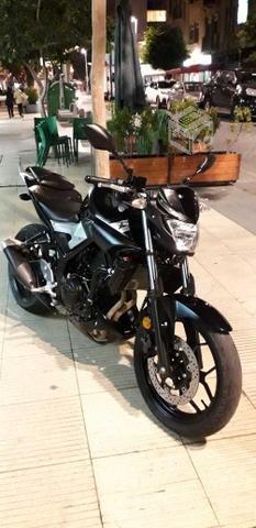 Moto Yamaha MT03