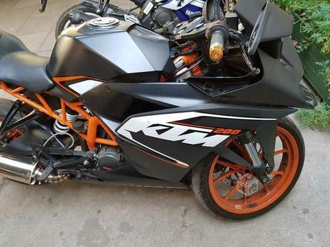 Ktm 200 al día