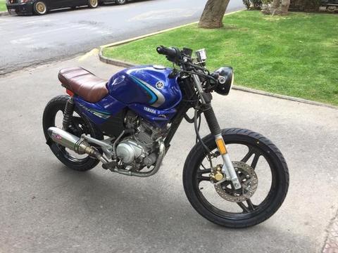 Moto Yamaha tipo scrambler