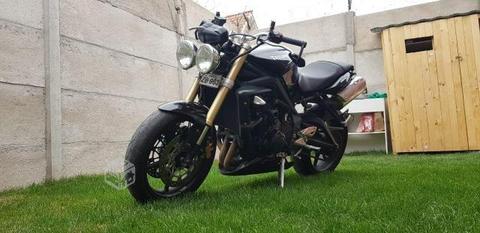 Moto Triumph Street Triple 2011