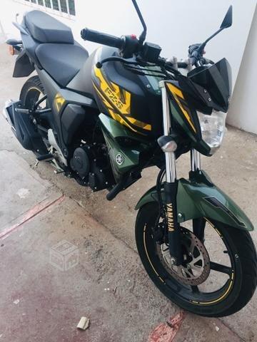 Moto FZ como nueva