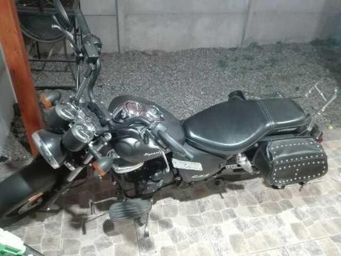 Moto Keeway modelo superlight 200