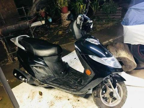Moto scooter suzuki 125cc