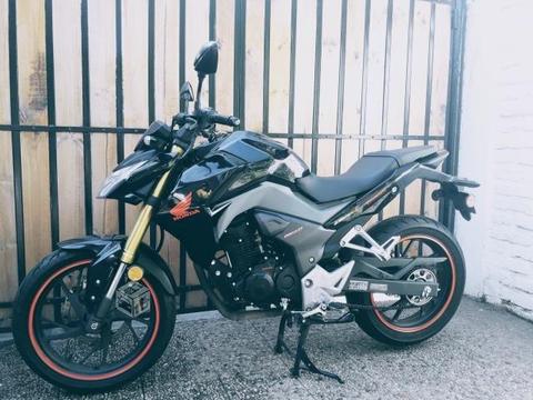 Honda cb 190 r negra 2017