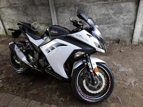 Kawasaki ninja 300 abs