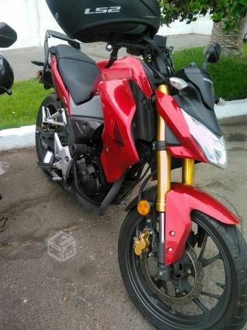 Honda cb190r roja