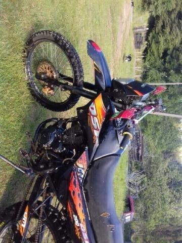 Moto um Dsr 200