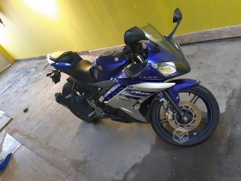 Moto Yamaha R15