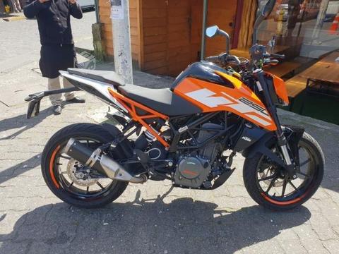 Ktm duke 250 nueva,con casco nuevo de regalo