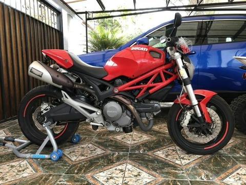 Ducati monster 696