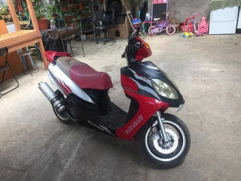 Moto súper scooter takasaki