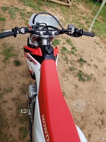 Moto enduro Honda CRF230