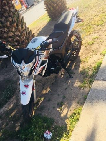 Linda moto 150cc Loncin cr15