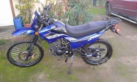 Moto UM DSR 200