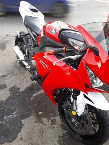 Honda cbr 1000 cc. Impecable estado recibo vehícul