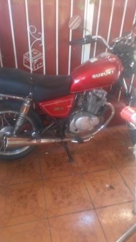 Moto suzuki GN