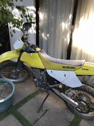 Suzuki DR 250 como nueva