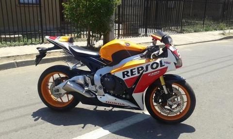 Moto honda cbr 1000 rr repsol