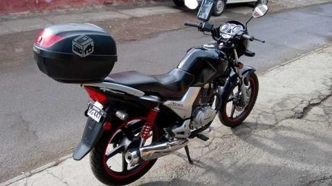 Honda new strom- BARATA