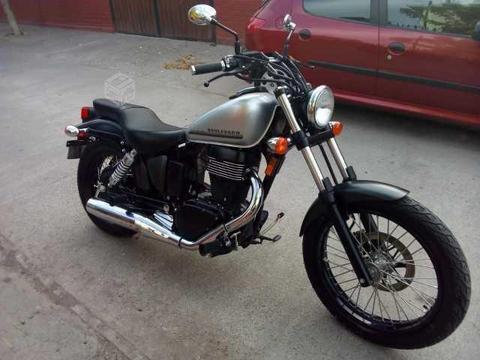 Moto suzuki boulevard