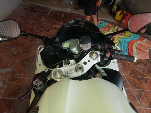 moto yamaha r1