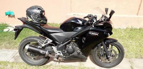 Moto Honda CBR250 R más Casco y Chaqueta