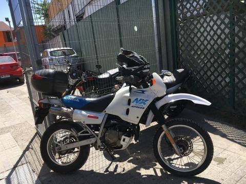 Honda NX 250 funcionando al día transferible