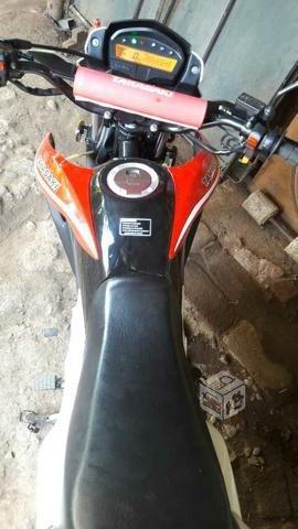 Por apuros economicos.prácticamente nueva?