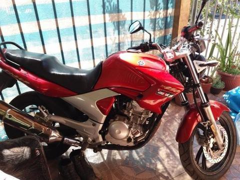 moto yamaha 250 18000 kilometros año 2012