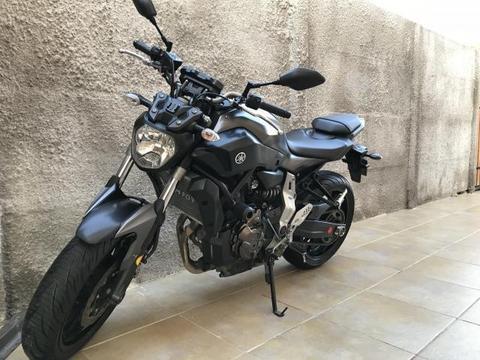 Moto Yamaha Mt07