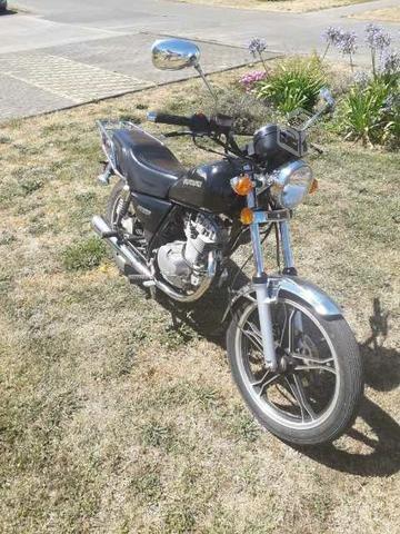 Moto Suzuki GN125