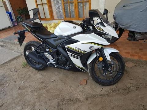 Moto yamaha r3