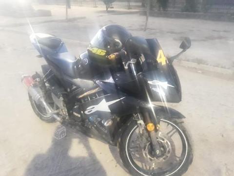 Moto yamaha R15 año 2013