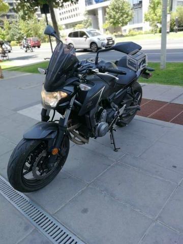 Excelente moto Kawasaki Z650