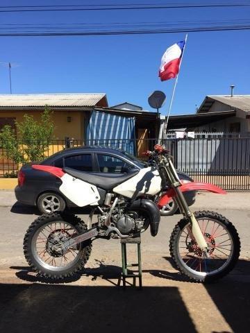 Motocross CR 85 cc. y accesorios