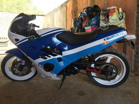 Moto Suzuki 250 al día año 87