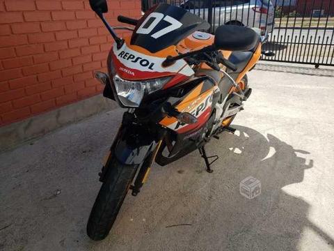 Moto honda repsol 250