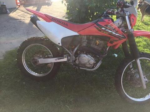 Crf 230 en excelente estado