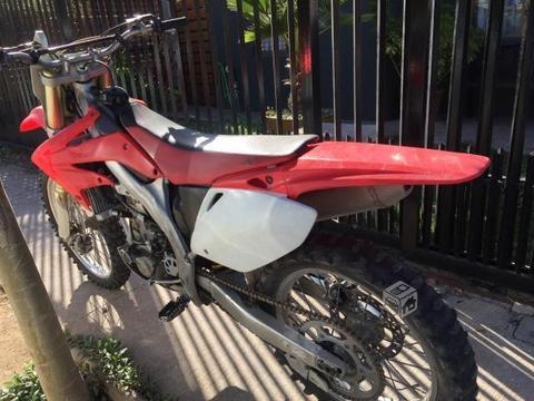 Moto Honda CRF 450 - 4 Tiempo