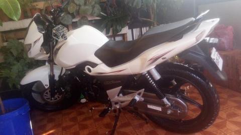 moto suzuki año 2015
